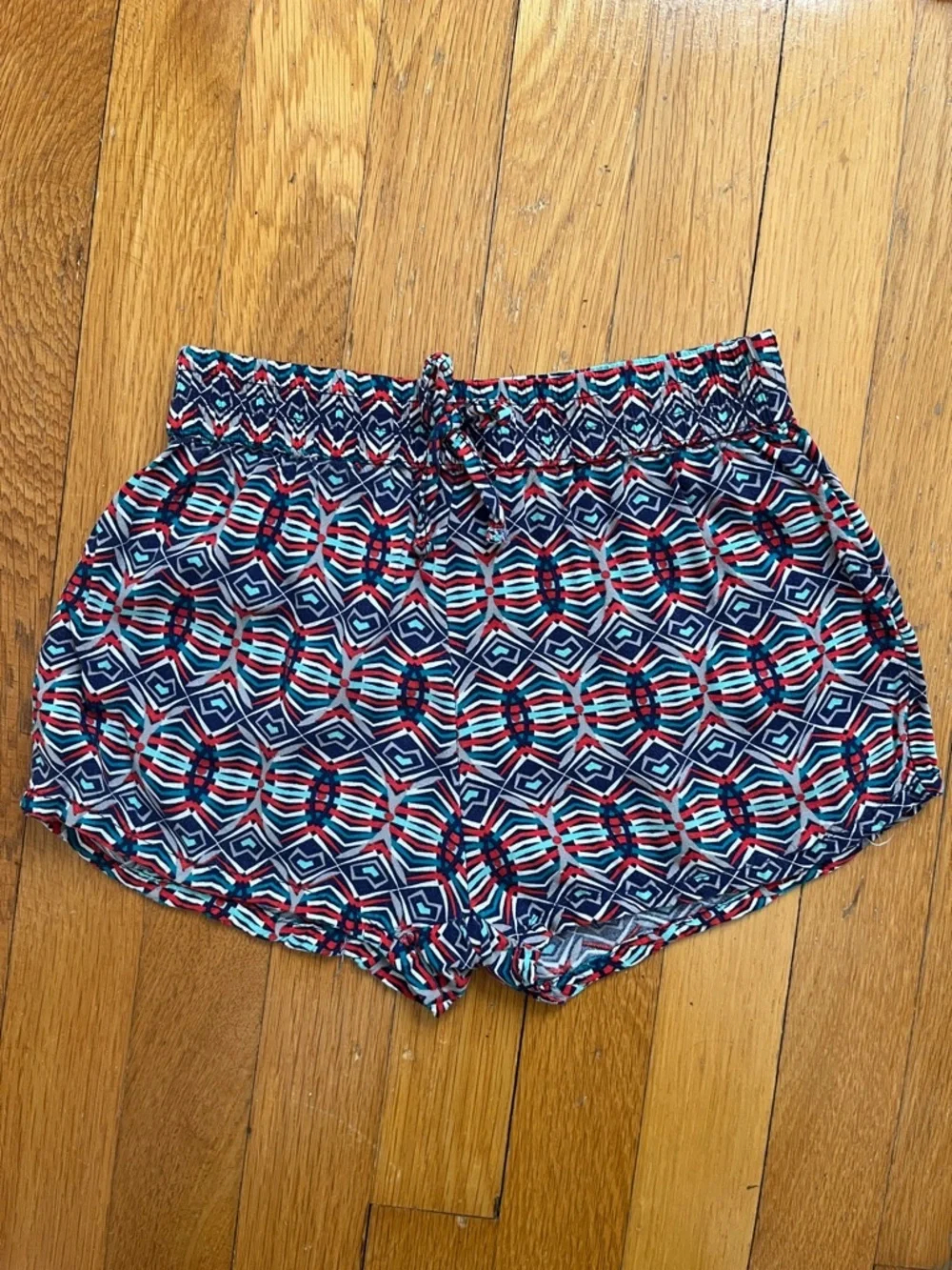 Girls Size 7 / 8 Patterned Soft Shorts 100% Rayon Flowy Summer Colorful Shorts